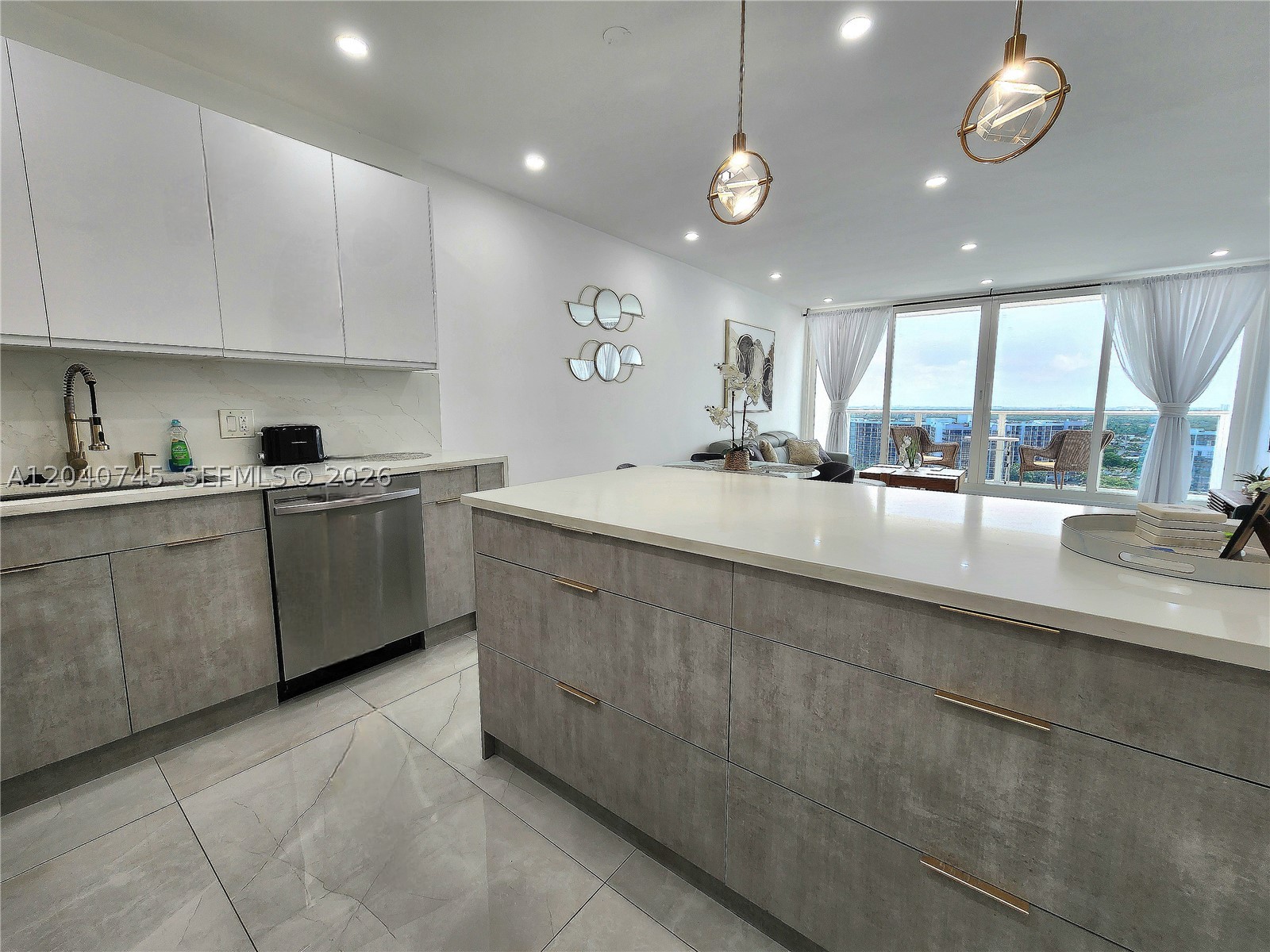ALEXANDER TOWERS CONDO - Residential