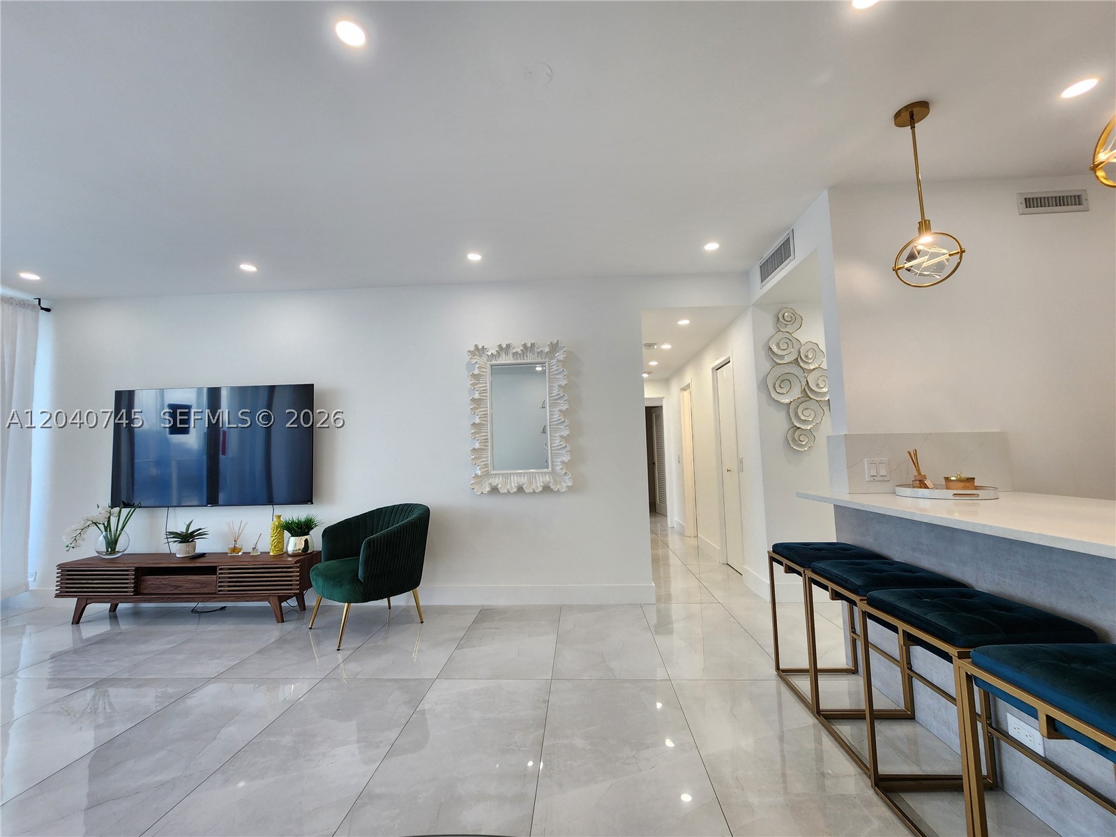 ALEXANDER TOWERS CONDO - Residential