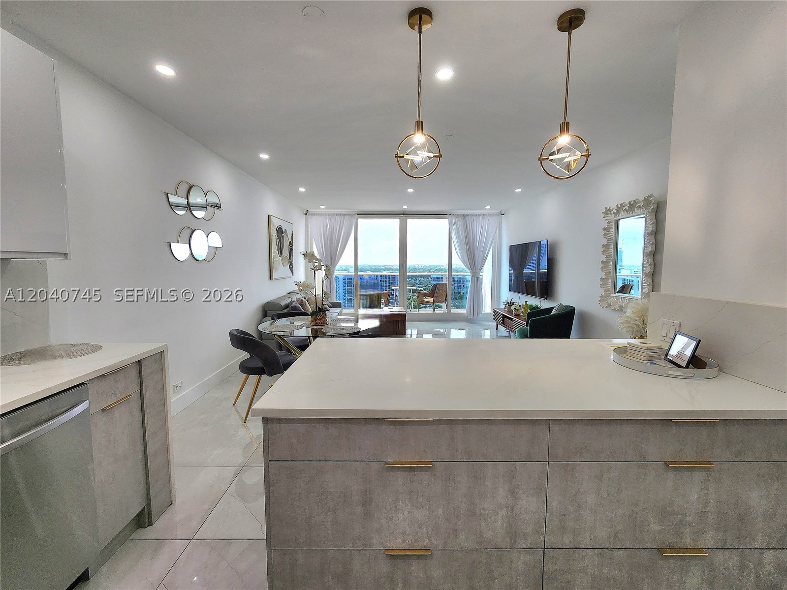 ALEXANDER TOWERS CONDO - Residential