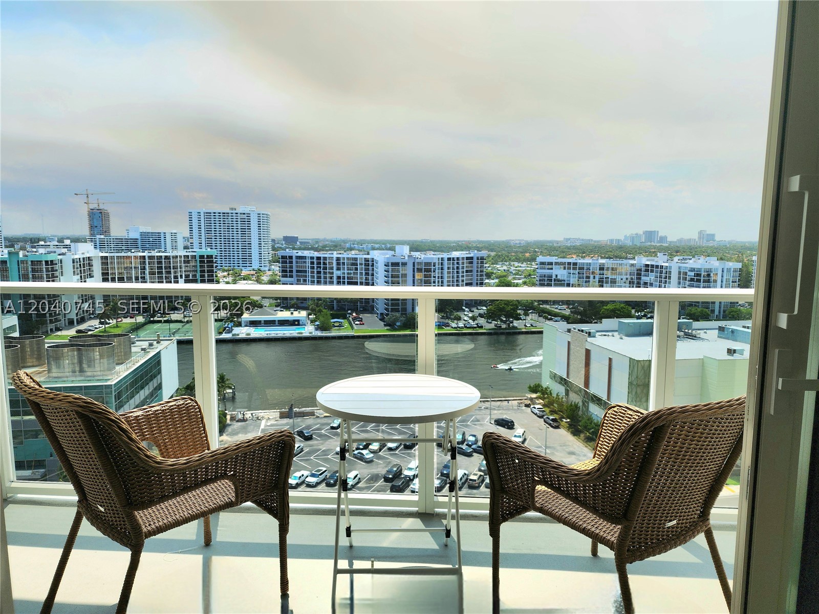 ALEXANDER TOWERS CONDO - Residential