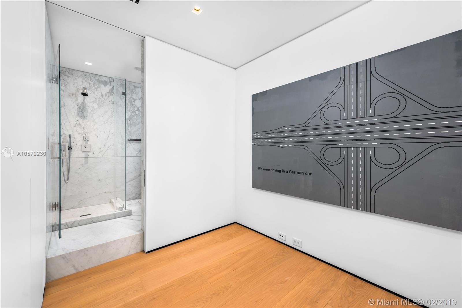 CONTINUUM ON SOUTH BEACH - Residential