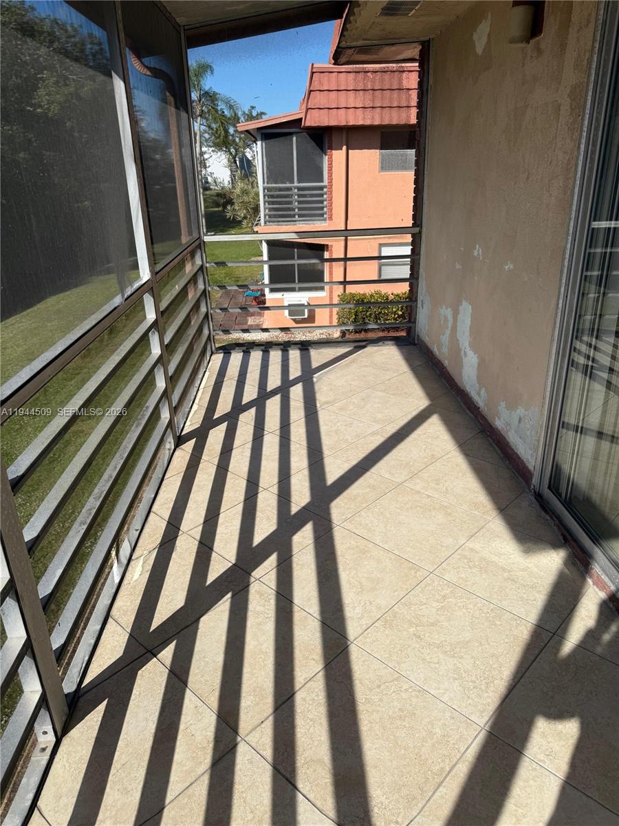 KINGS POINT SAXONY CONDOS - Residential
