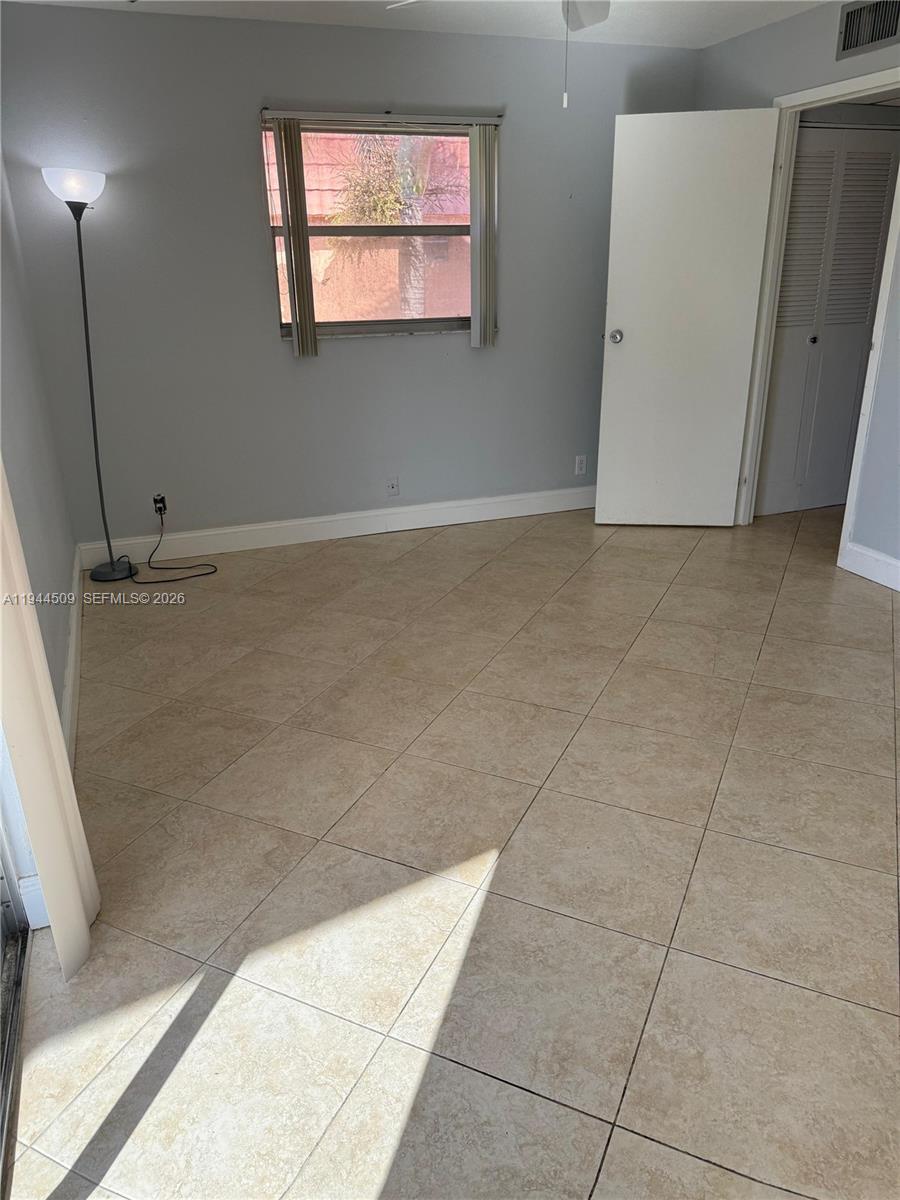 KINGS POINT SAXONY CONDOS - Residential