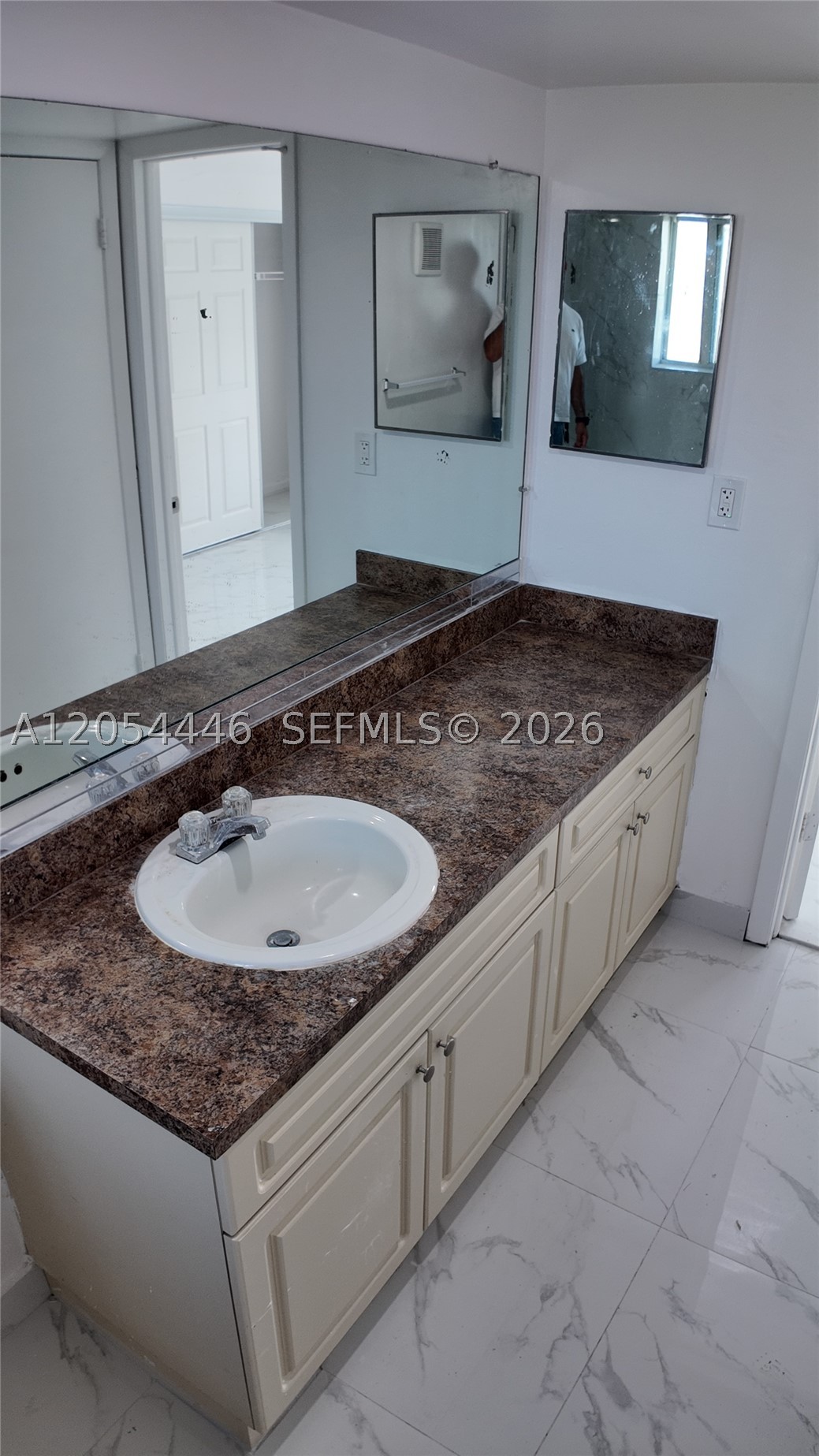 A A DOOLEY SUB - Residential Lease