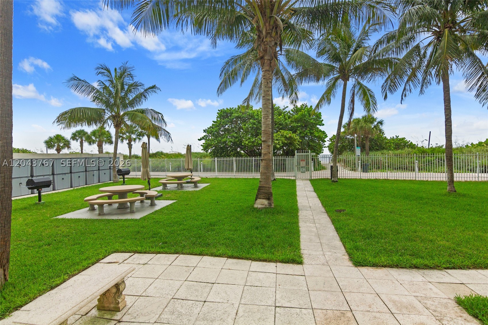 LE TRIANON CONDO - Residential Lease