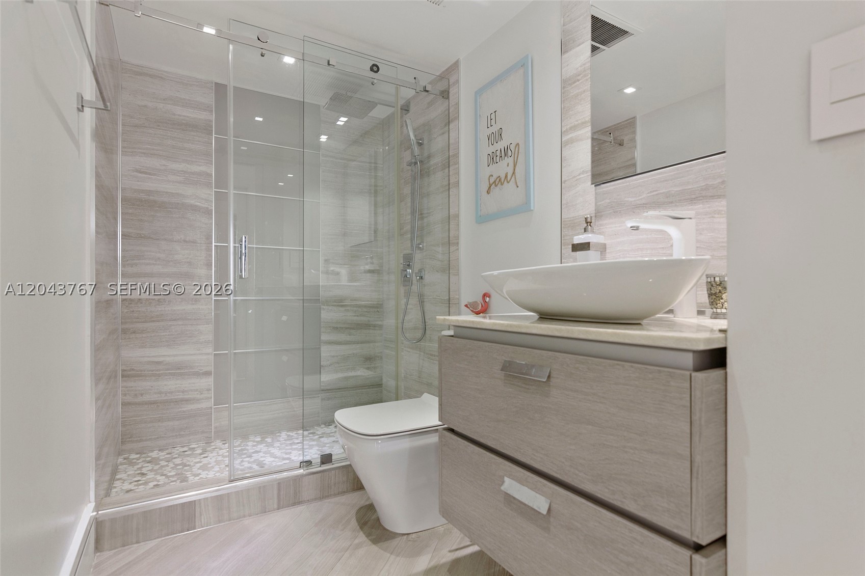 LE TRIANON CONDO - Residential Lease