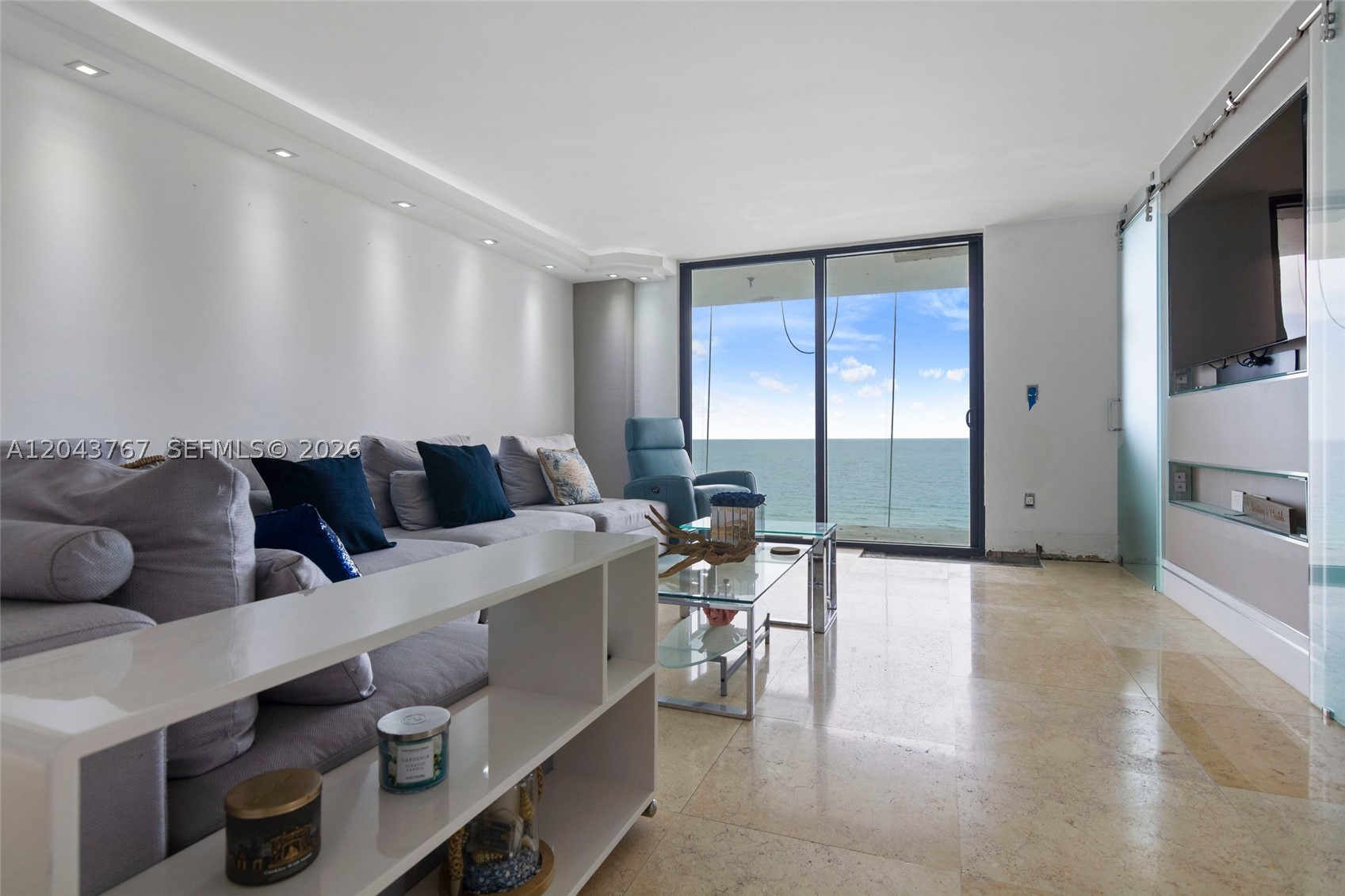 LE TRIANON CONDO - Residential Lease