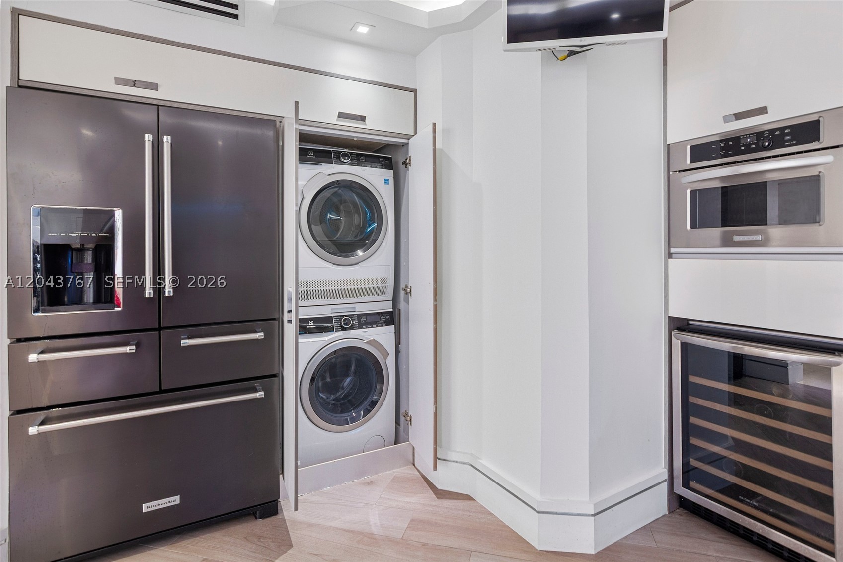 LE TRIANON CONDO - Residential Lease