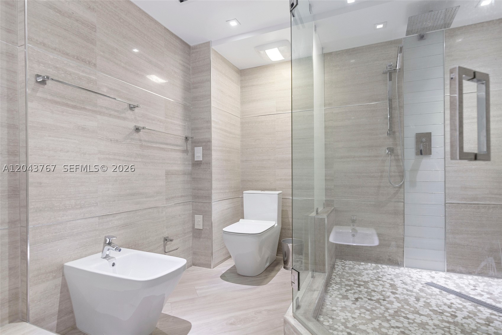 LE TRIANON CONDO - Residential Lease