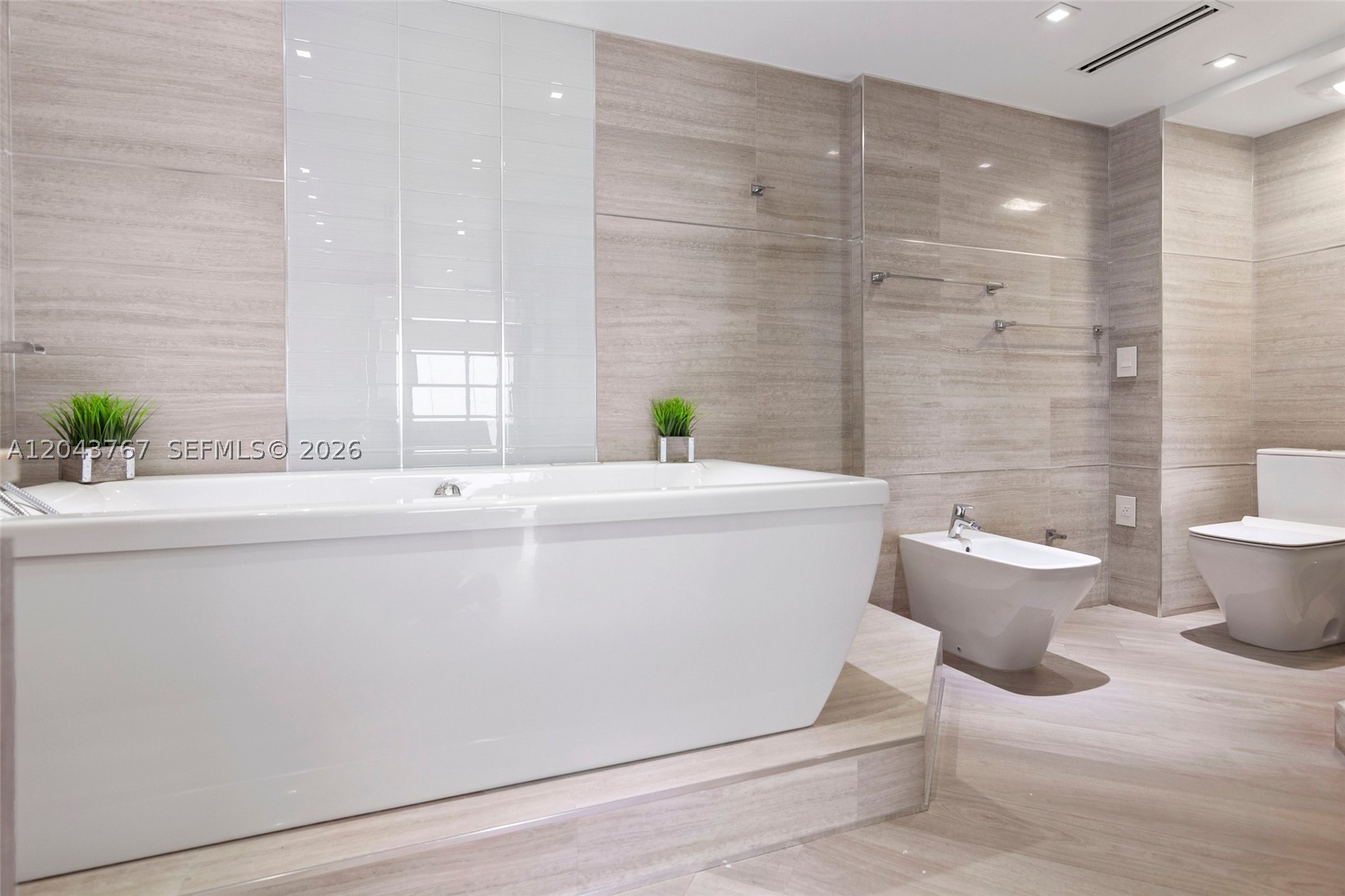 LE TRIANON CONDO - Residential Lease
