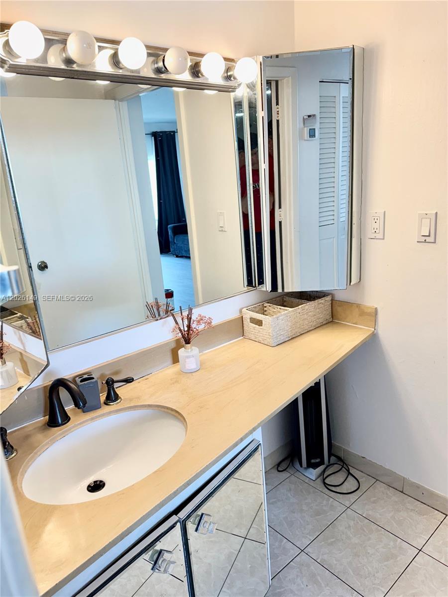 ARLEN HOUSE CONDO - Residential
