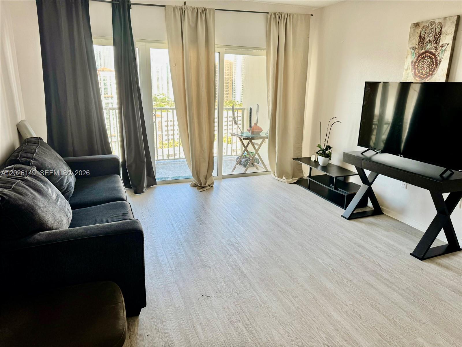 ARLEN HOUSE CONDO - Residential