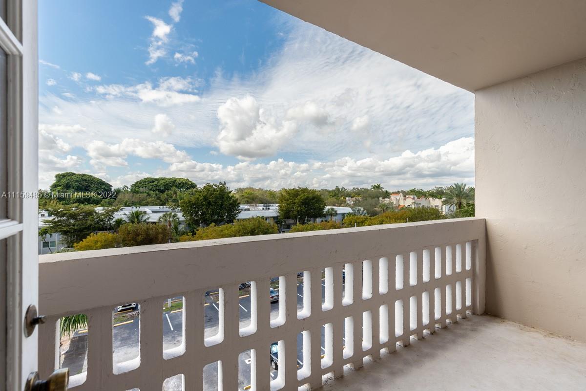 GABLES WATERWAY TOWERS CO - Residential