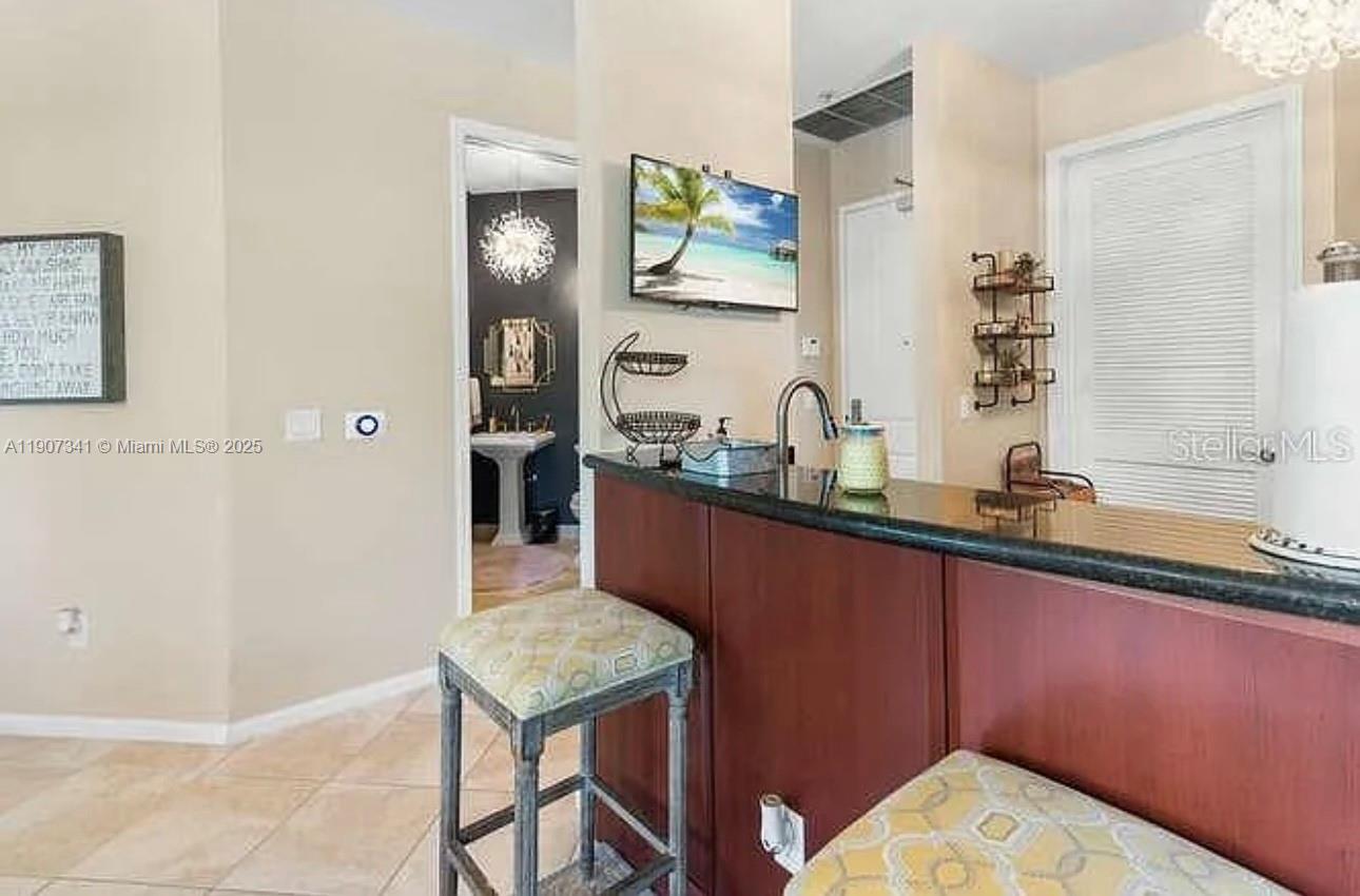 METROPOLITAN CONDO - Residential