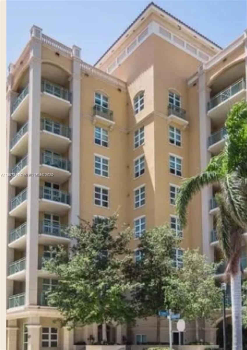 Live where everyone else vacations! Prime CityPlace location—walk to everything Downtown West Palm Beach has to offer including Kravis Center, Convention Center, 360 Rosemary, restaurants, grocery stores, retail shops, and entertainment on Clematis Street and Flagler Drive. Minutes from Palm Beach, the airport, and major highways.
Condo amenities include a rooftop pool, business center, fitness center, 24-hour concierge, garage parking, on-site management, garden area, storage units, and bike storage. HOA includes water, sewer, trash, cable, and internet.