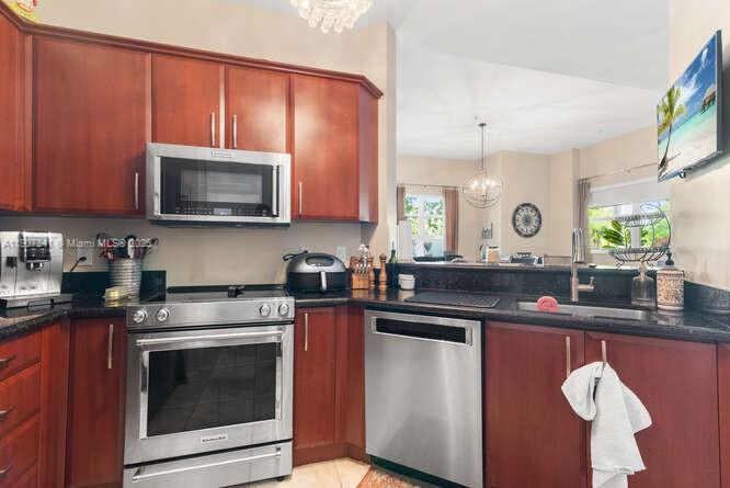 METROPOLITAN CONDO - Residential