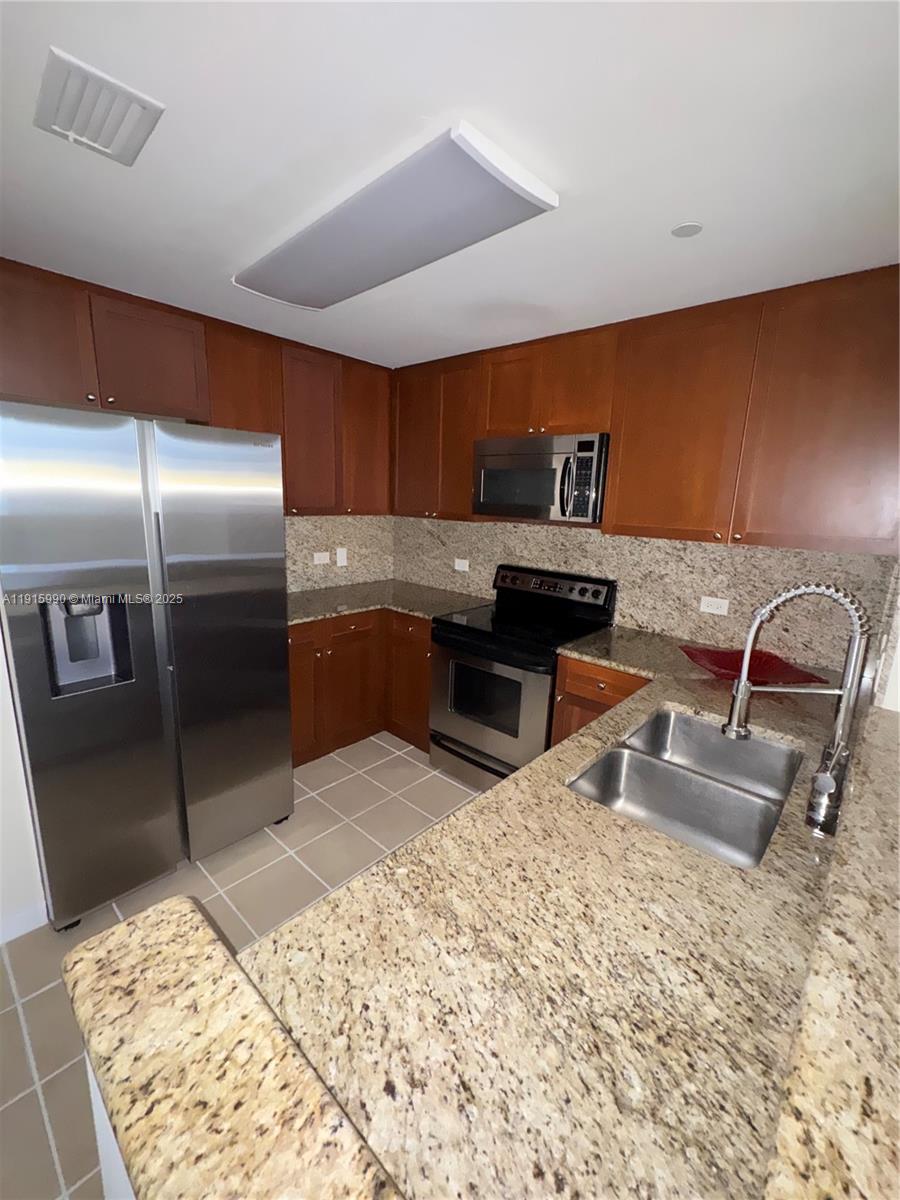 TURNBERRY ON THE GREEN CO - Residential
