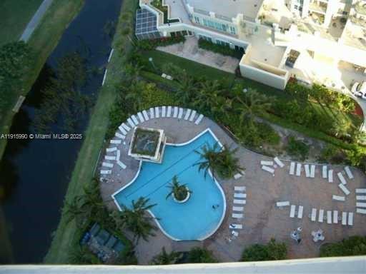 TURNBERRY ON THE GREEN CO - Residential