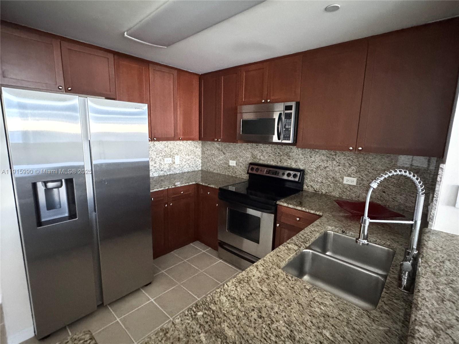 TURNBERRY ON THE GREEN CO - Residential
