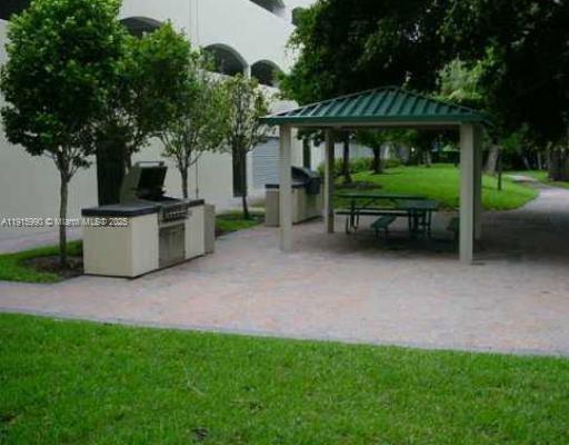 TURNBERRY ON THE GREEN CO - Residential