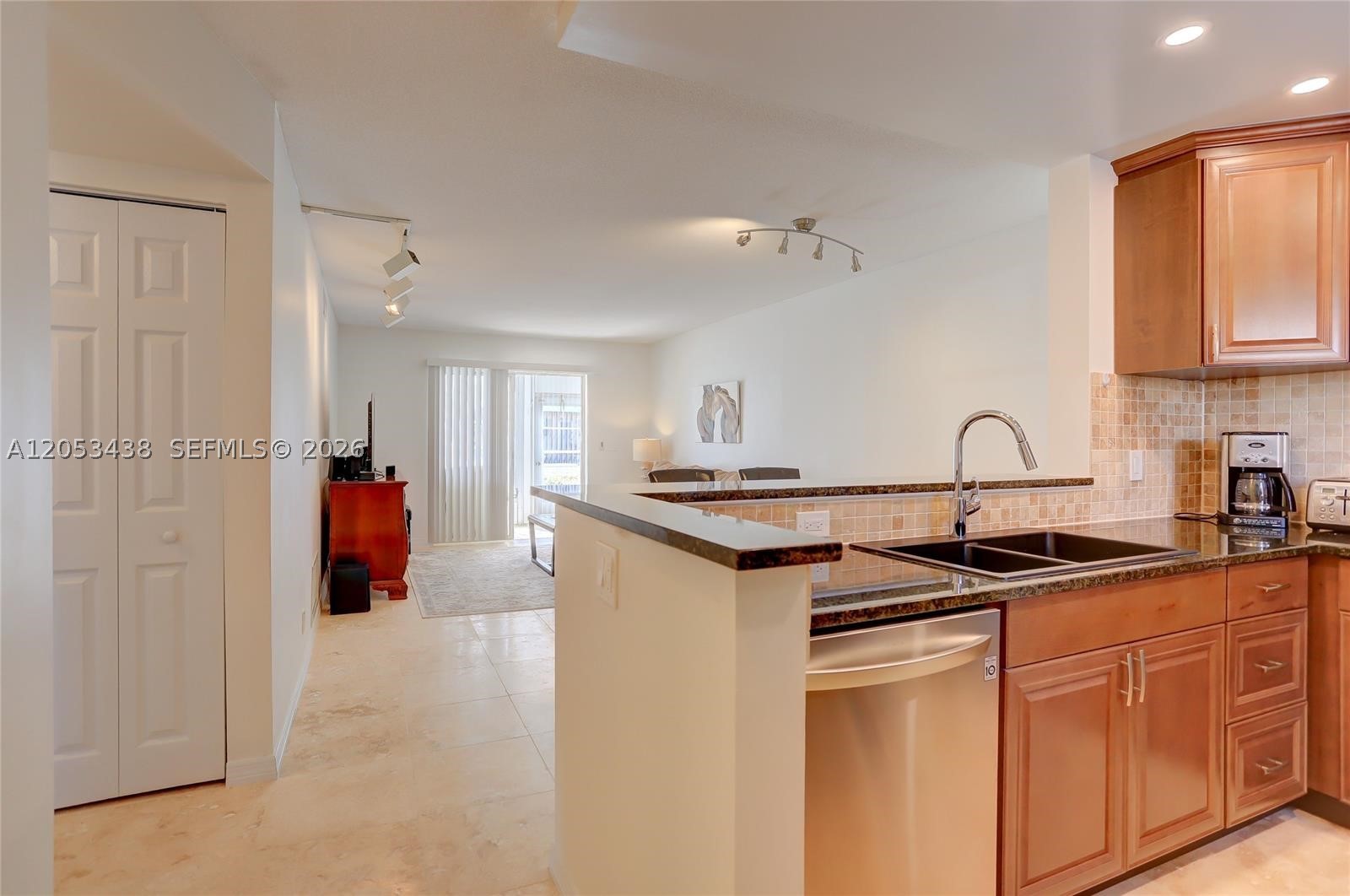 VILLAGE ROYALE CONDO 7 - Residential Lease