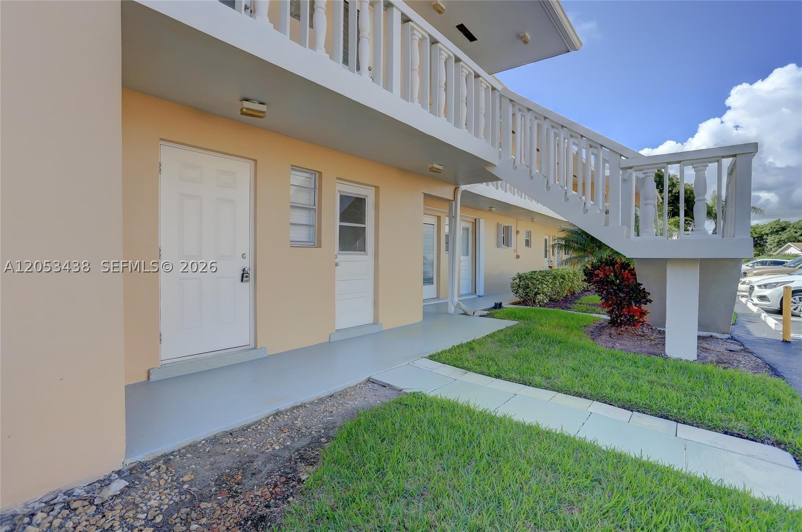 VILLAGE ROYALE CONDO 7 - Residential Lease