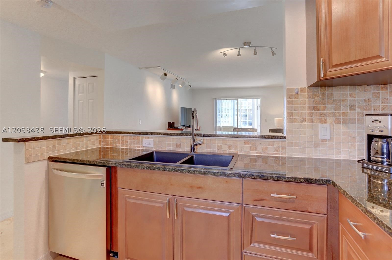 VILLAGE ROYALE CONDO 7 - Residential Lease