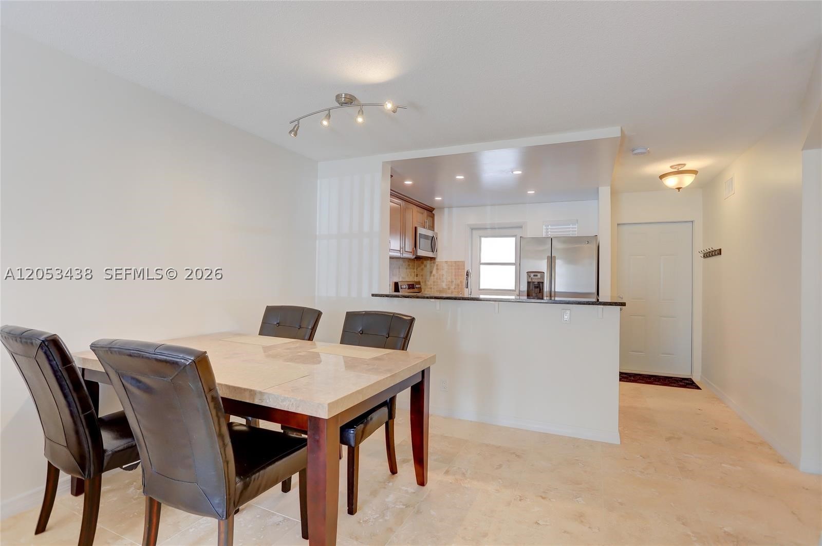 VILLAGE ROYALE CONDO 7 - Residential Lease