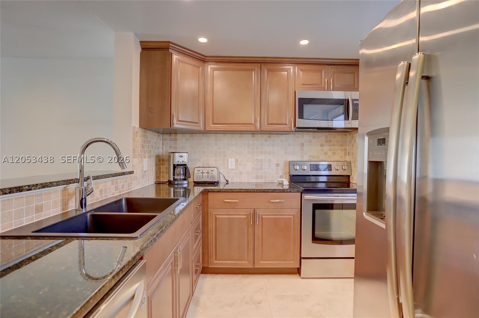 VILLAGE ROYALE CONDO 7 - Residential Lease