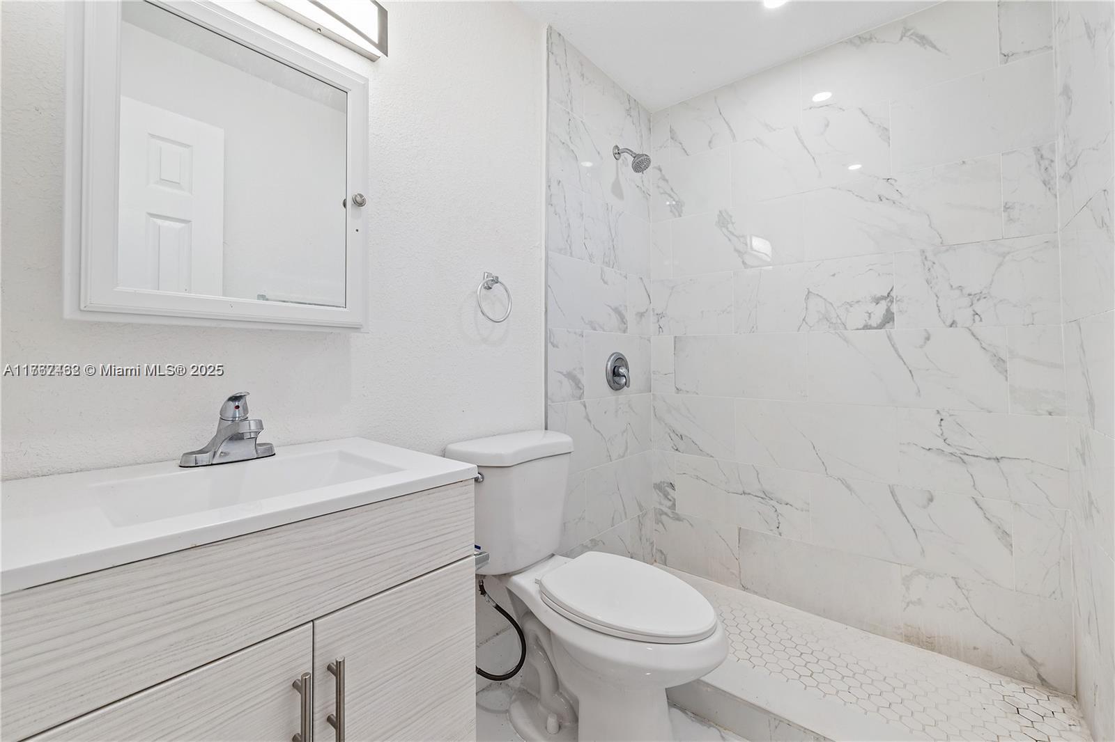 LESLIE ESTATES SEC FIVE - Residential Lease