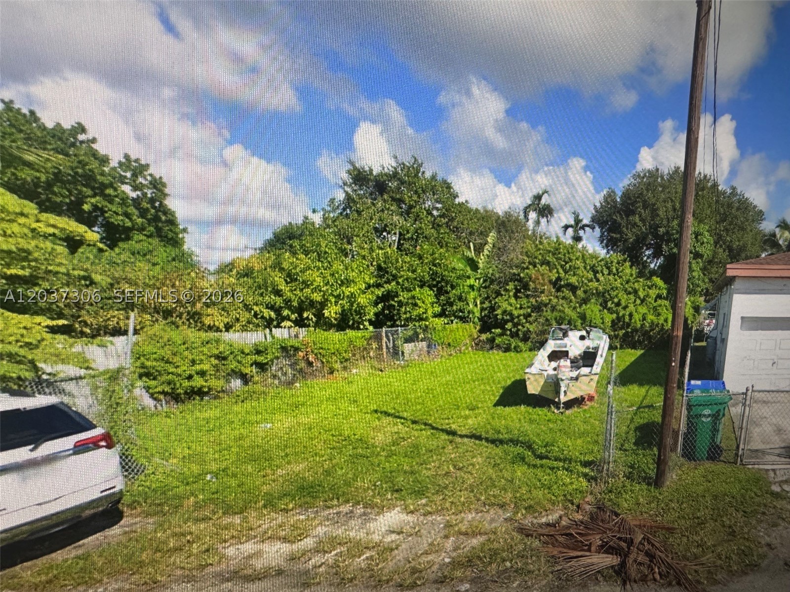 Great property to build a new home with an Auxilary in the rear to give you the chance to live and rent the back or rezone and you can build a duplex.