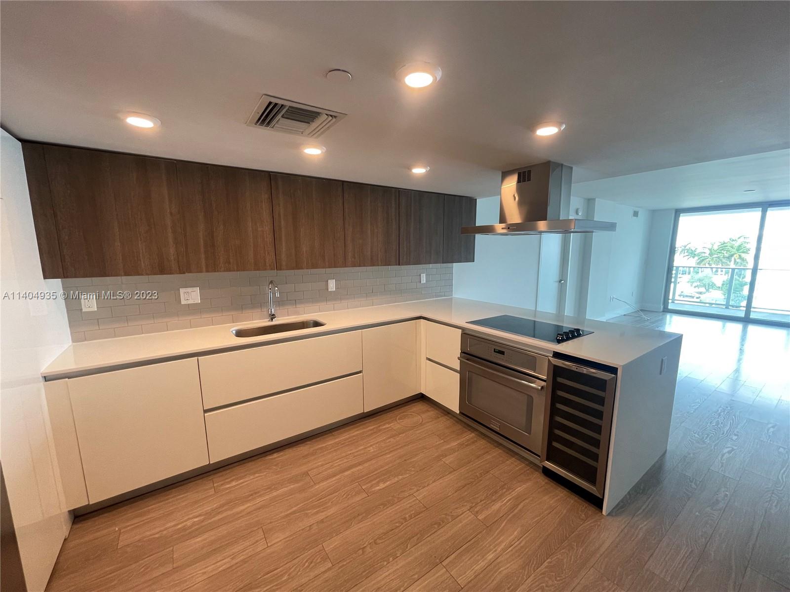 BAY HARBOR CLUB CONDO - Residential Lease