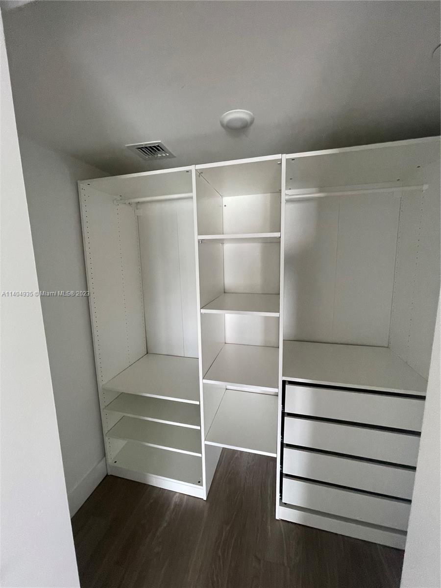 BAY HARBOR CLUB CONDO - Residential Lease