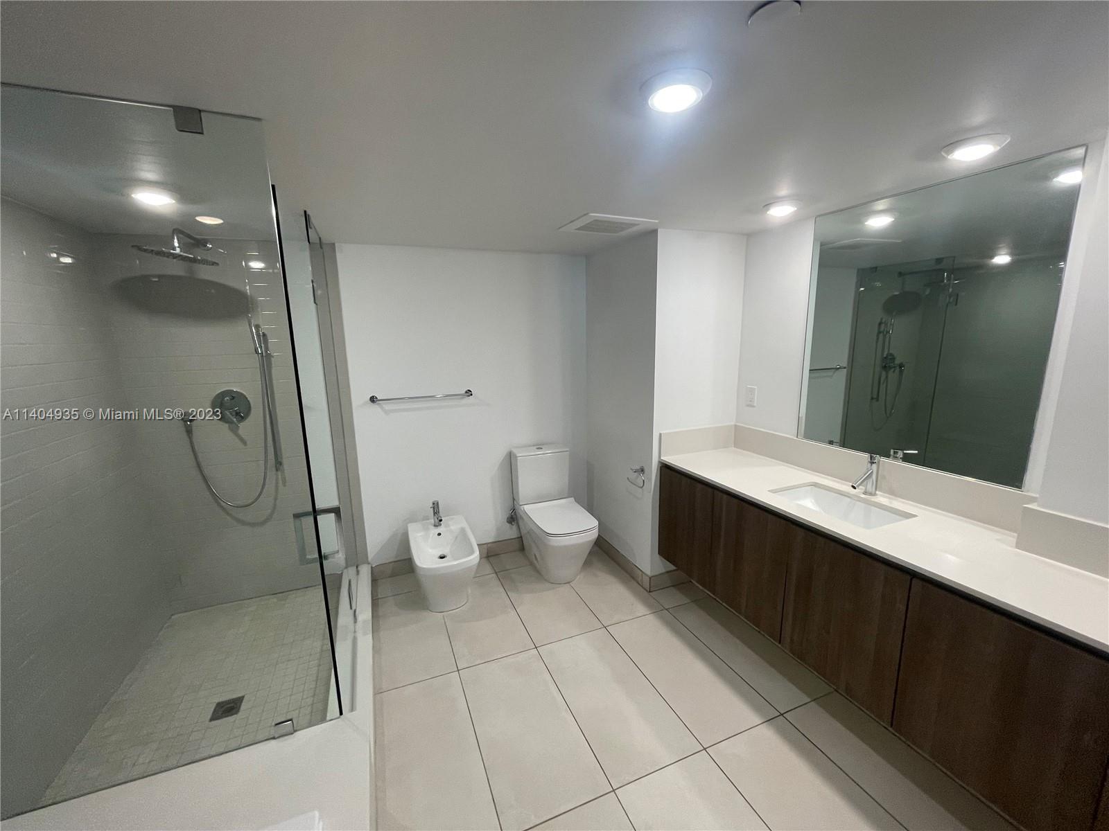 BAY HARBOR CLUB CONDO - Residential Lease