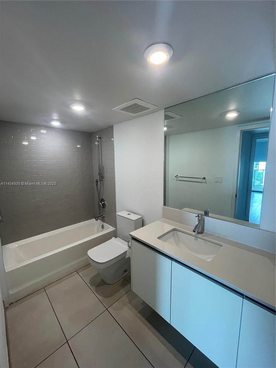BAY HARBOR CLUB CONDO - Residential Lease