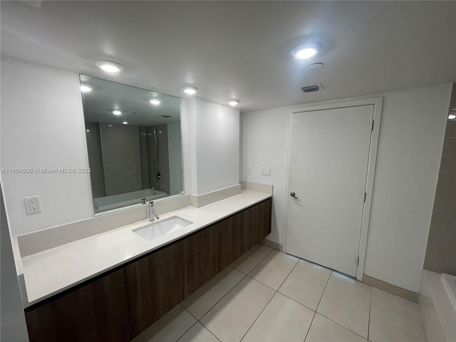 BAY HARBOR CLUB CONDO - Residential Lease