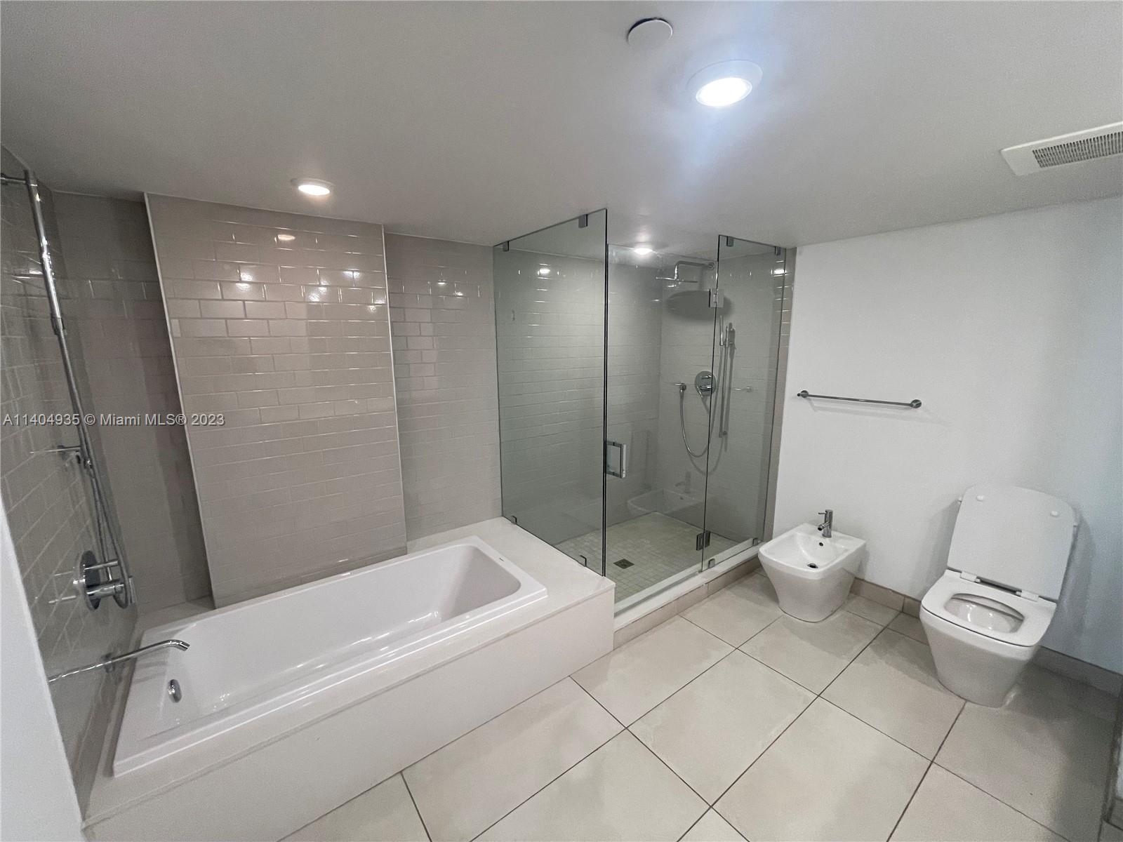 BAY HARBOR CLUB CONDO - Residential Lease