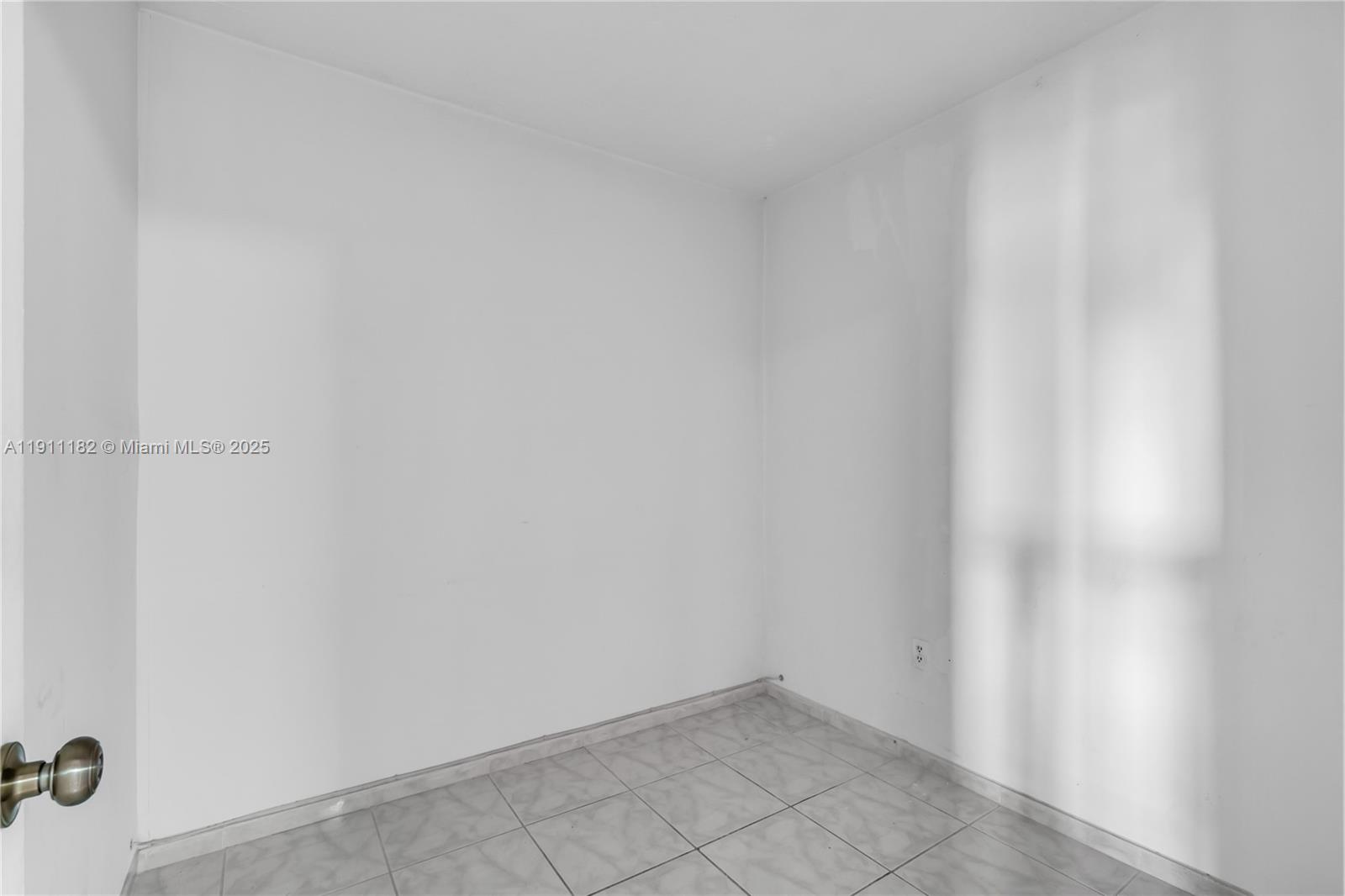 THE KENSINGTON CONDO - Residential