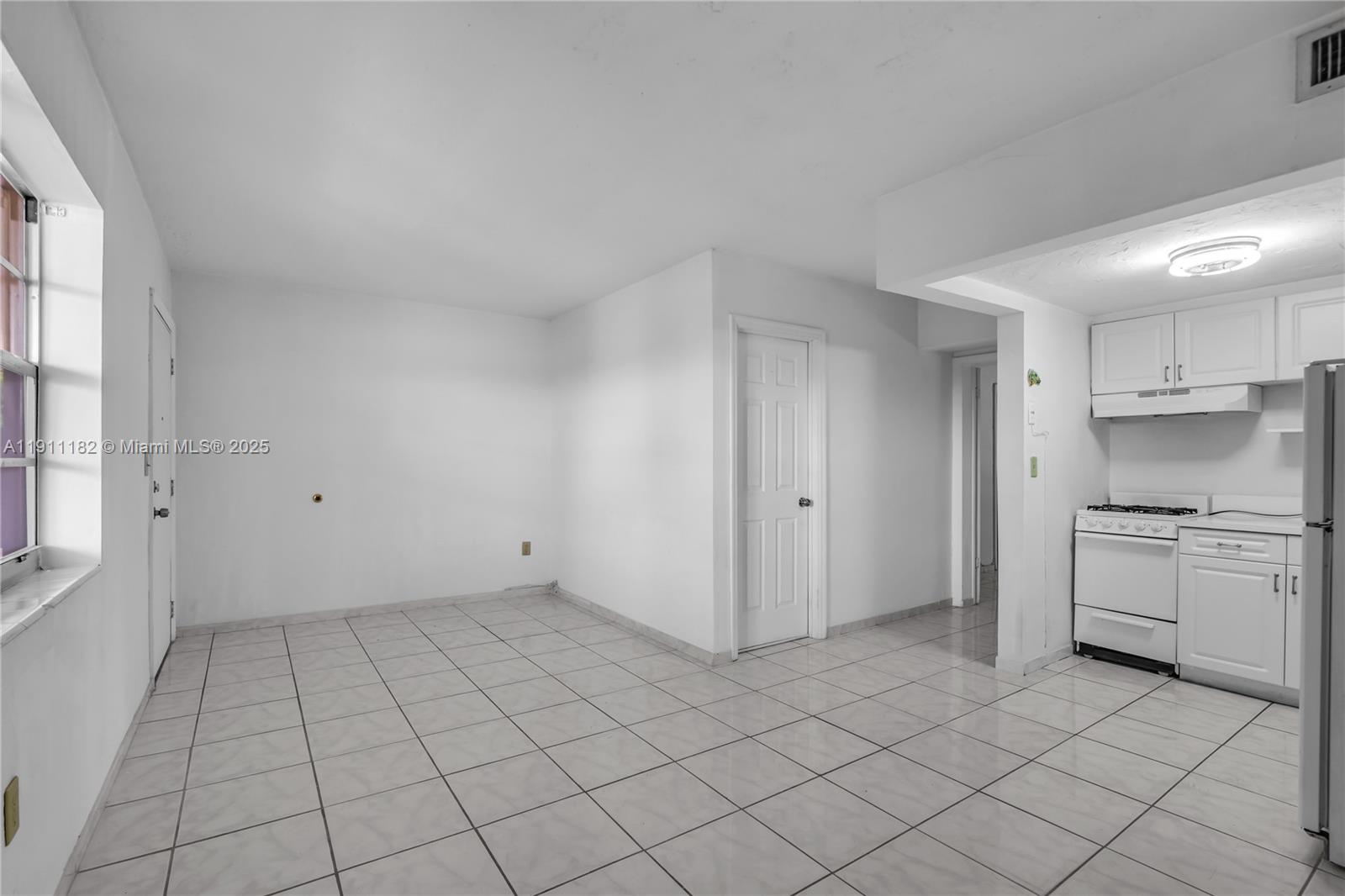 THE KENSINGTON CONDO - Residential
