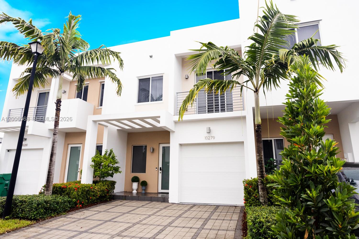 NEOVITA - Great location in Doral, modern construction (Year 2017) stylish finishes. Townhouse 3  bedrooms - 2.5 bathrooms with an excellent layout that maximizes every space. Low HOA!!!! Spacious and comfortable backyard with low-maintenance artificial grass, perfect for family enjoyment and entertaining. The kitchen and living areas are well distributed, providing both practicality and comfort. Community amenities, clubhouse, pool and a modern gym. Conveniently located near major highways such as Turnpike and Palmetto (826), providing easy access to Miami’s main destinations. A perfect opportunity for those seeking comfort and functionality in a contemporary and well-designed residence.