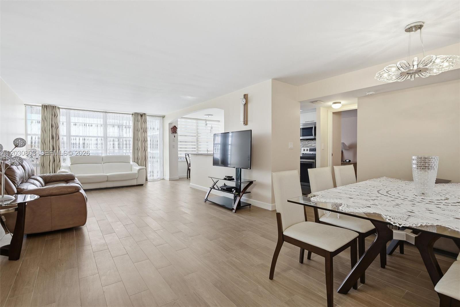 WINSTON TOWERS 400 CONDO - Residential
