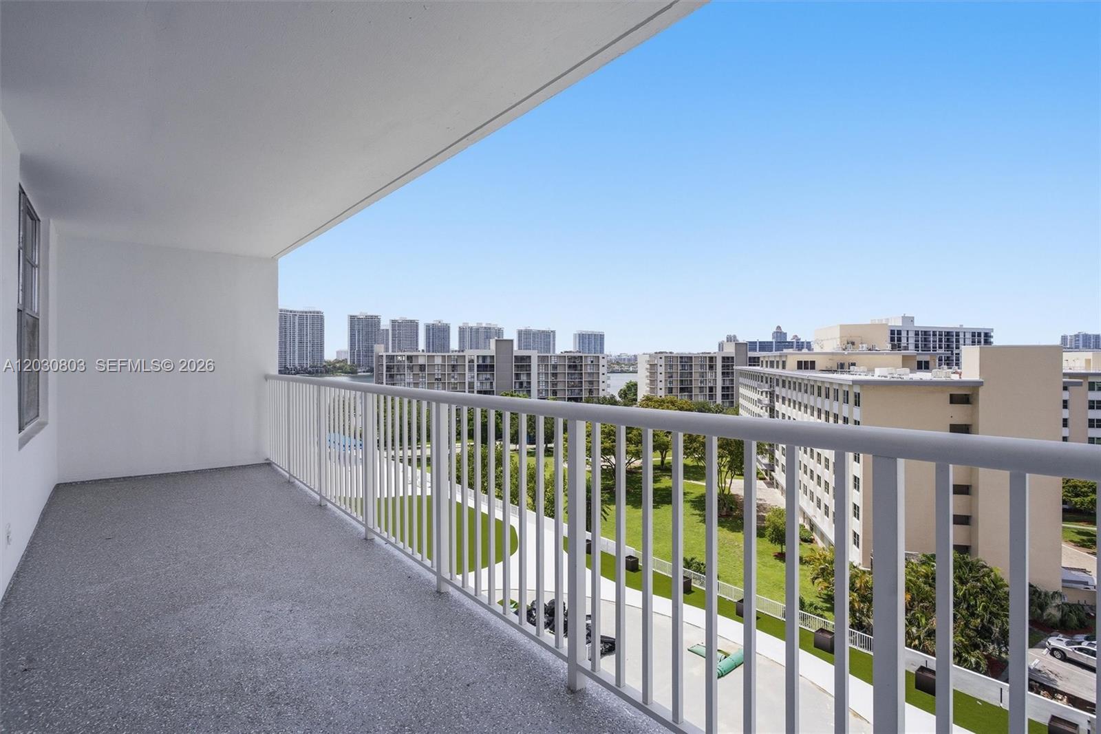 WINSTON TOWERS 400 CONDO - Residential