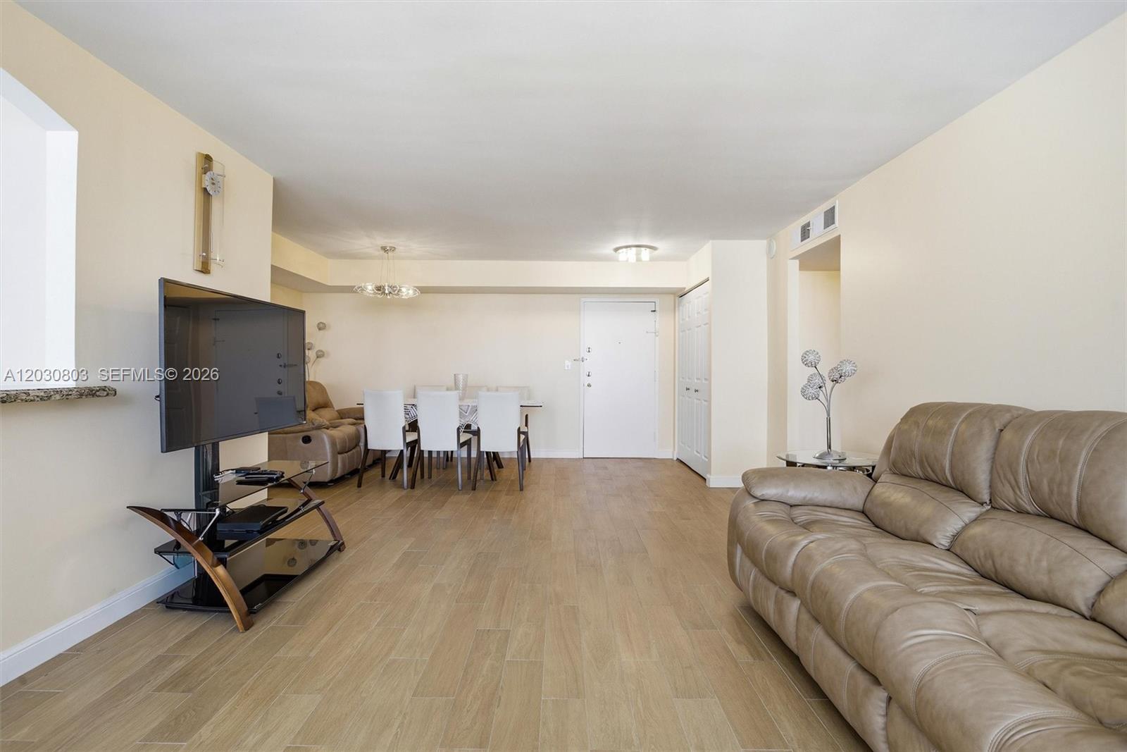 WINSTON TOWERS 400 CONDO - Residential