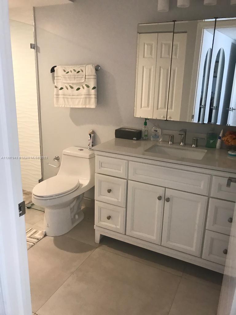 RACQUET CLUB APARTMENTS A - Residential Lease