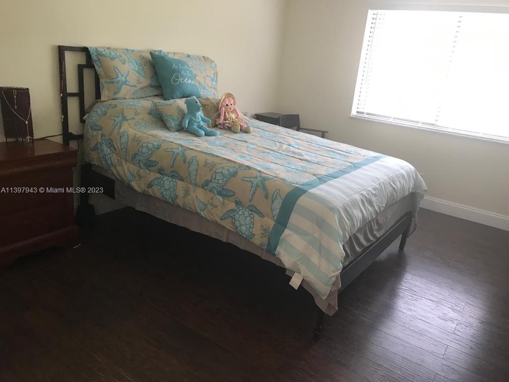 RACQUET CLUB APARTMENTS A - Residential Lease