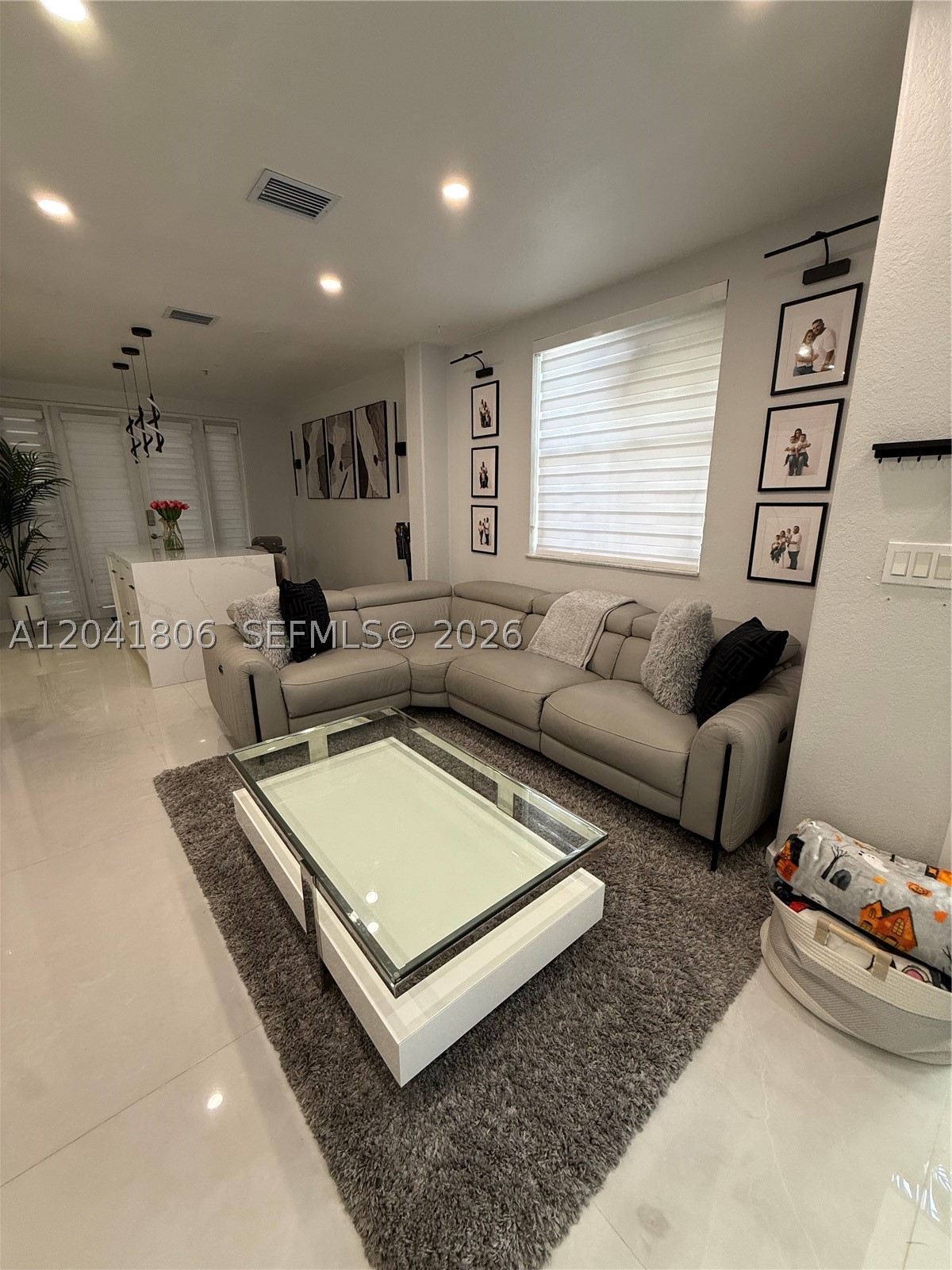 SHOMA HOMES SPLENDIDO CON - Residential