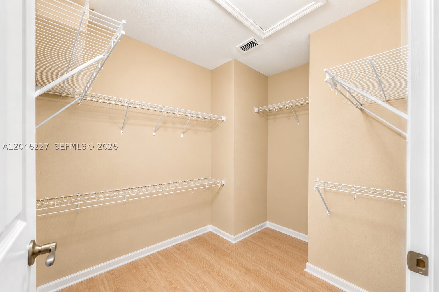 LEEWARD AT ISLANDS AT DOR - Residential Lease