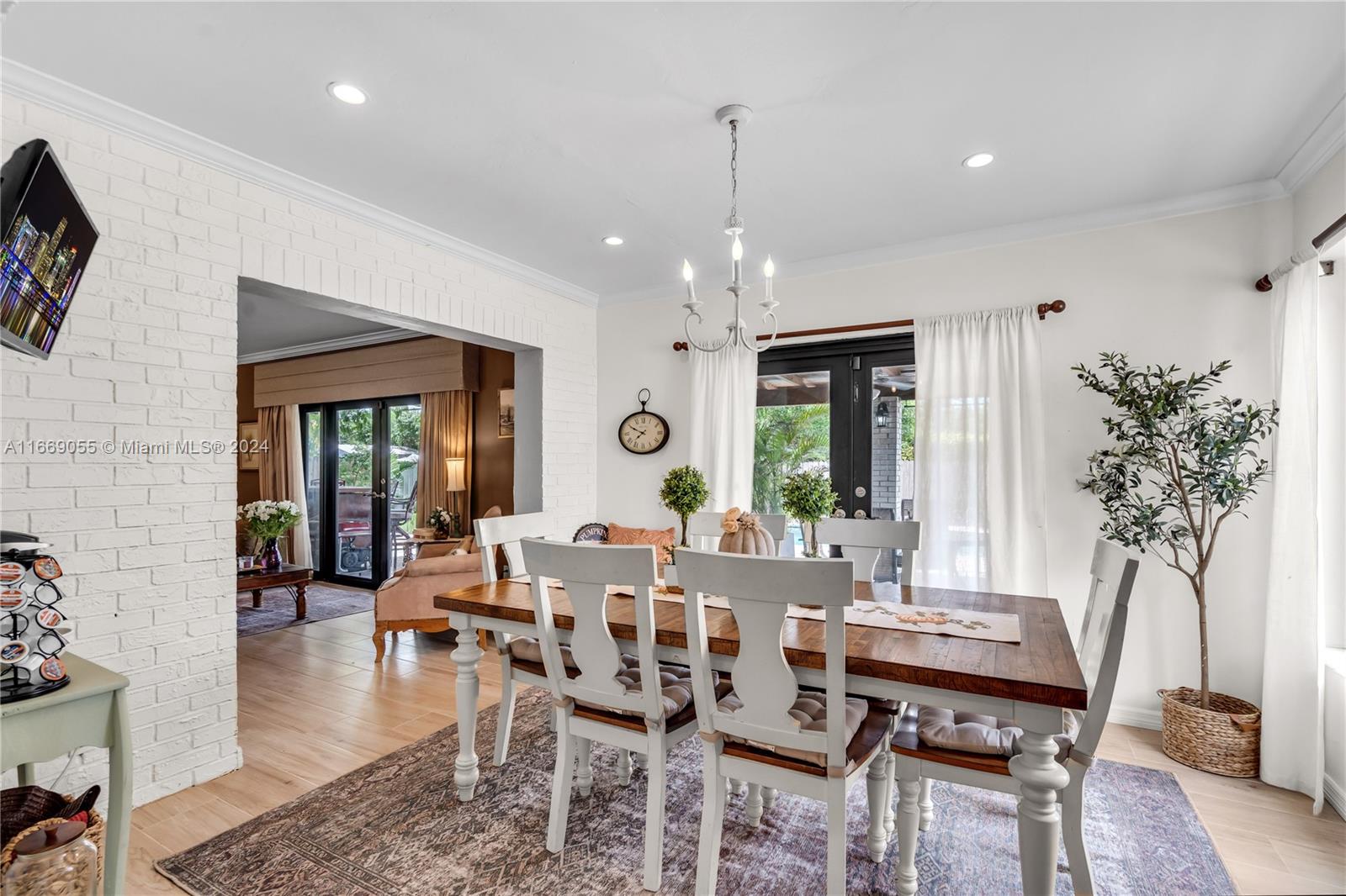 DARLINGTON MANOR - Residential
