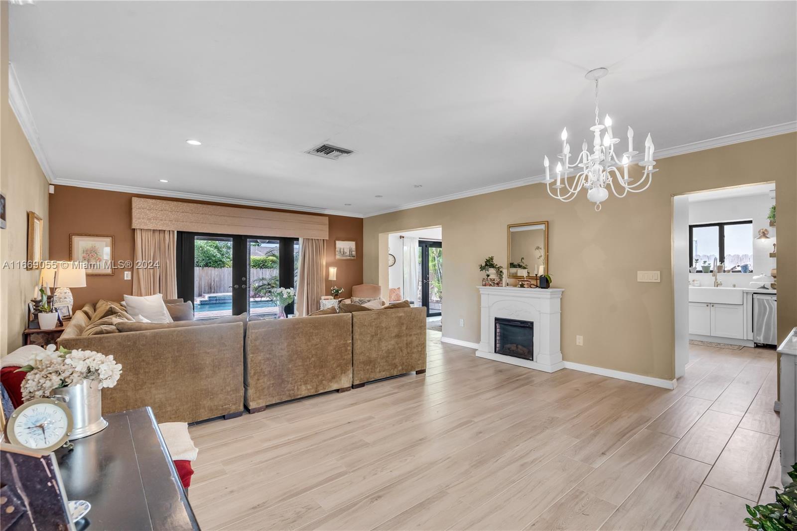 DARLINGTON MANOR - Residential