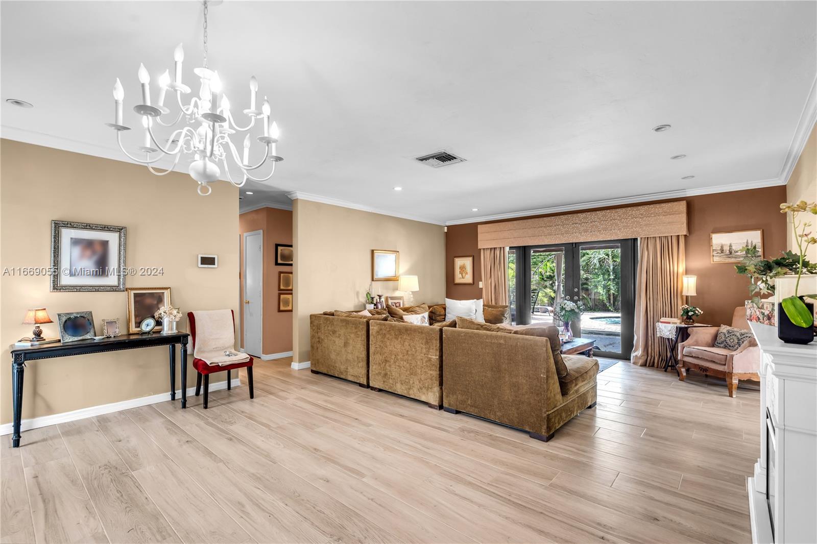 DARLINGTON MANOR - Residential